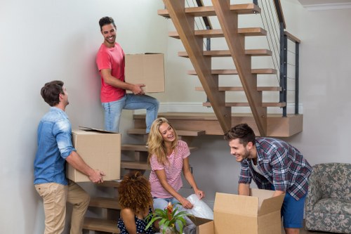 Local moving van serving Southwark residential and business customers