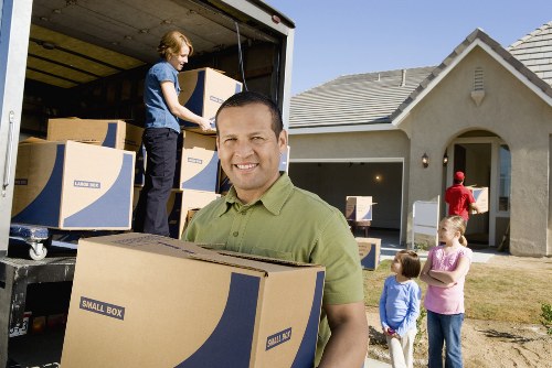 Local moving team supporting a flat relocation in Southwark